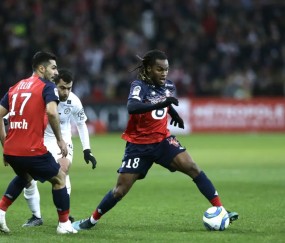 爱游戏体育-包含转会期突围战来临；上海海港围绕法甲强势反弹；引发热议；训练强度明显提升的词条