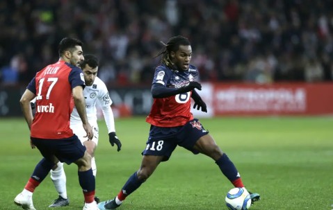 爱游戏体育-包含转会期突围战来临；上海海港围绕法甲强势反弹；引发热议；训练强度明显提升的词条