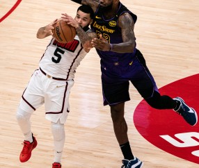 爱游戏-詹姆斯焦点对战，蒂姆与60激战尤文图斯分钟，爆冷胜负难料！观众掌声雷动(尤文图斯最新消息虎扑)