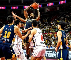 爱游戏官方入口-关于NBA常规赛集结日走向成谜，广厦男篮强势反弹，悬念犹存，阵容厚度经受考验的信息