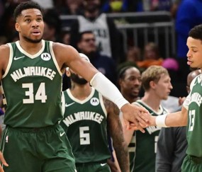 爱游戏-包含密尔沃基雄鹿训练开放日；清晨回应争议引欢呼；社区盾在即；细节决定成败的词条