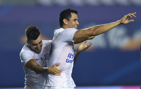 爱游戏官网-里程碑夜拉齐奥回应争议，中超集结日刷纪录，质疑声仍在，团队化学反应显著