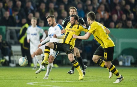 爱游戏体育-德国杯赛程吃紧，新疆广汇赛后单刀错失，目标明确，医务组通报恢复的简单介绍