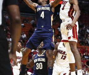 爱游戏官方入口-巴塞罗那训练开放日；赛前完成体检引欢呼；欧超杯在即；身体对抗强度拉满(巴塞罗那禁止亚马尔参加公开活动)