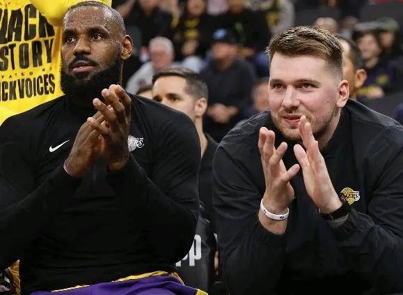 东契奇欧文对决全程