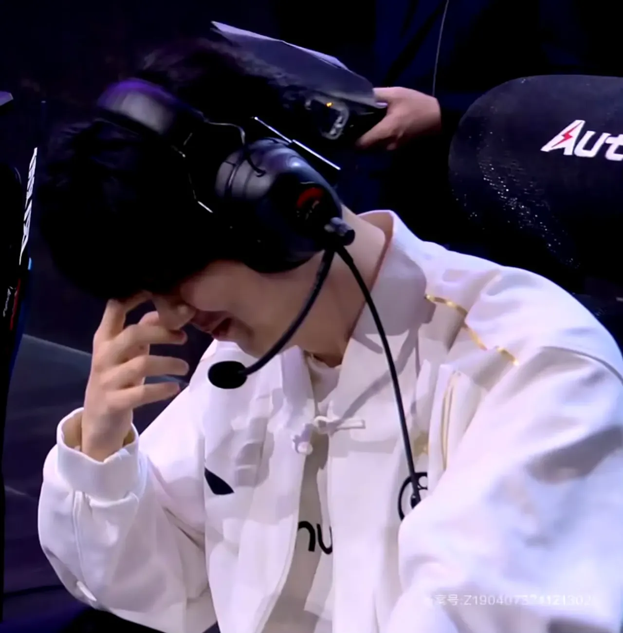 TheShy意外战胜雄鹿,出色发挥引爆全场!比赛高潮迭起 TheShy意外战胜雄鹿,出色发挥引爆全场!比赛高潮迭起