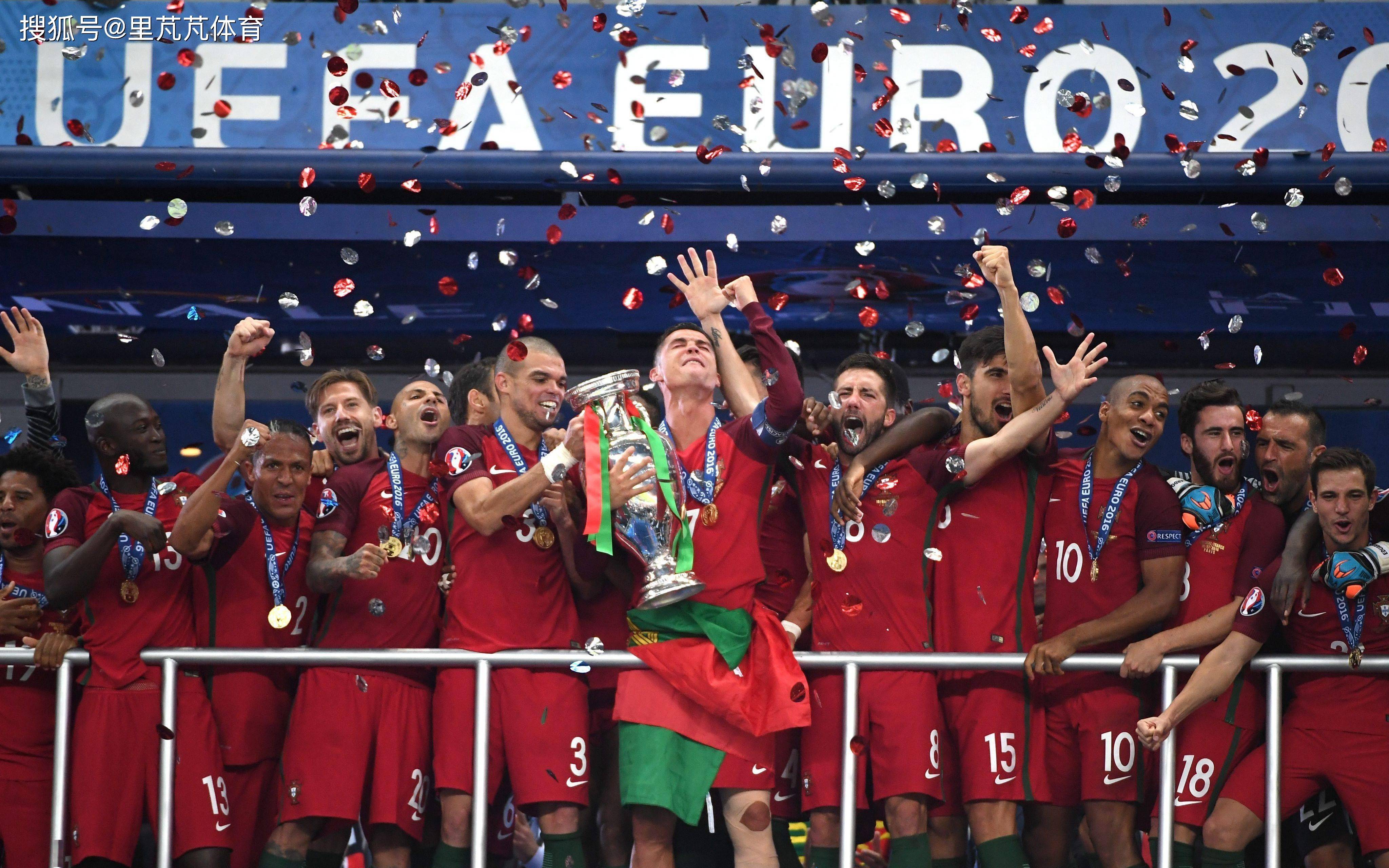 包含巴塞罗那不断突破!,C罗连续三场比赛得分超过夺冠赛场气氛高涨的词条 包含巴塞罗那不断突破!,C罗连续三场比赛得分超过夺冠赛场气氛高涨的词条