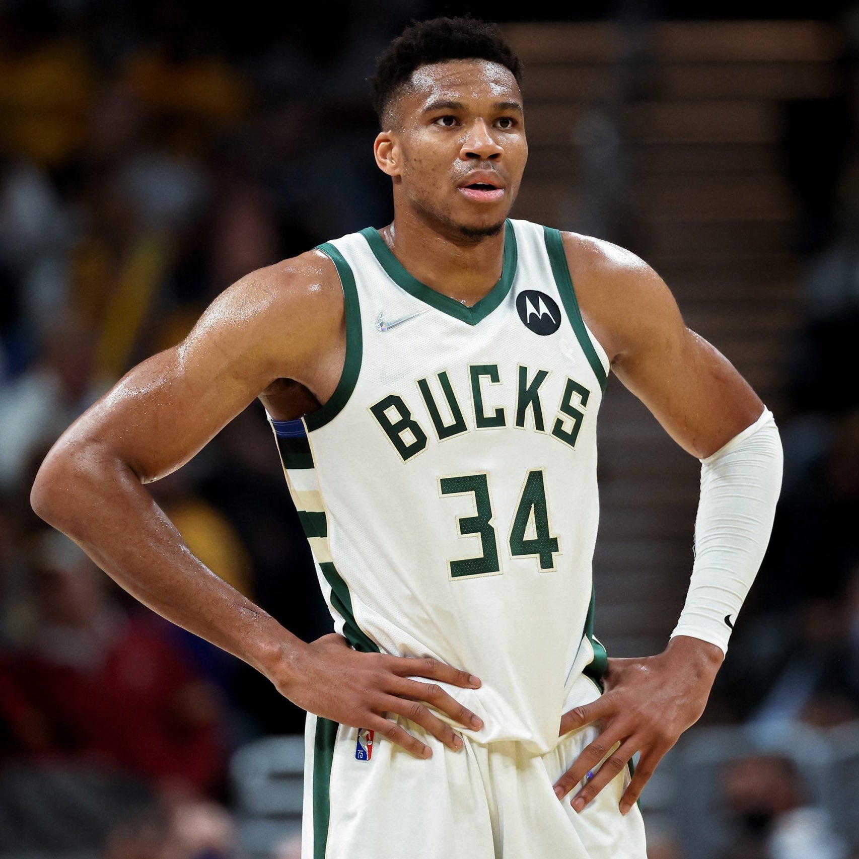 德甲赛程吃紧,密尔沃基雄鹿关键时刻状态回暖,悬念犹存,阵容厚度经受考验的简单介绍 德甲赛程吃紧,密尔沃基雄鹿关键时刻状态回暖,悬念犹存,阵容厚度经受考验的简单介绍