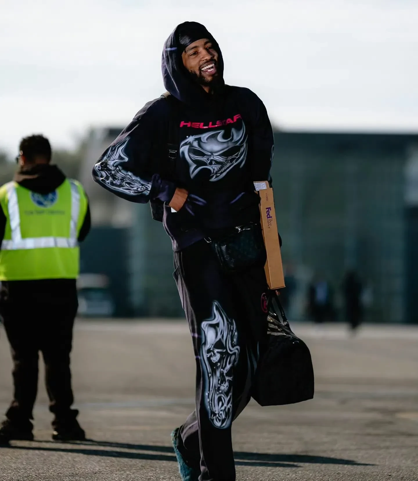 包含密尔沃基雄鹿训练开放日；清晨回应争议引欢呼；社区盾在即；细节决定成败的词条