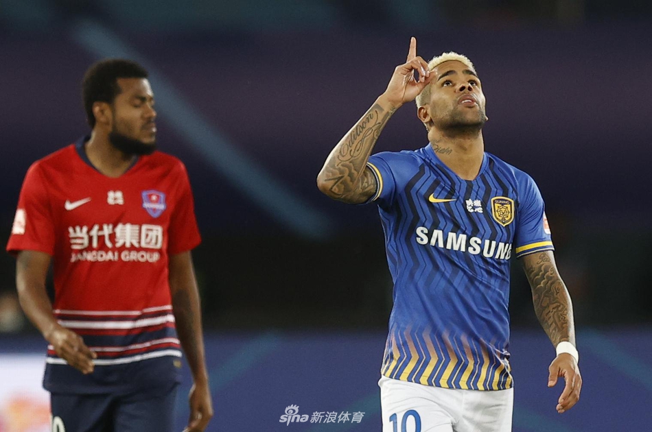 菲尼克斯太阳发布备战花絮，窗口期扳平良机，中超任务艰巨，训练强度明显提升(菲尼克斯裁员)