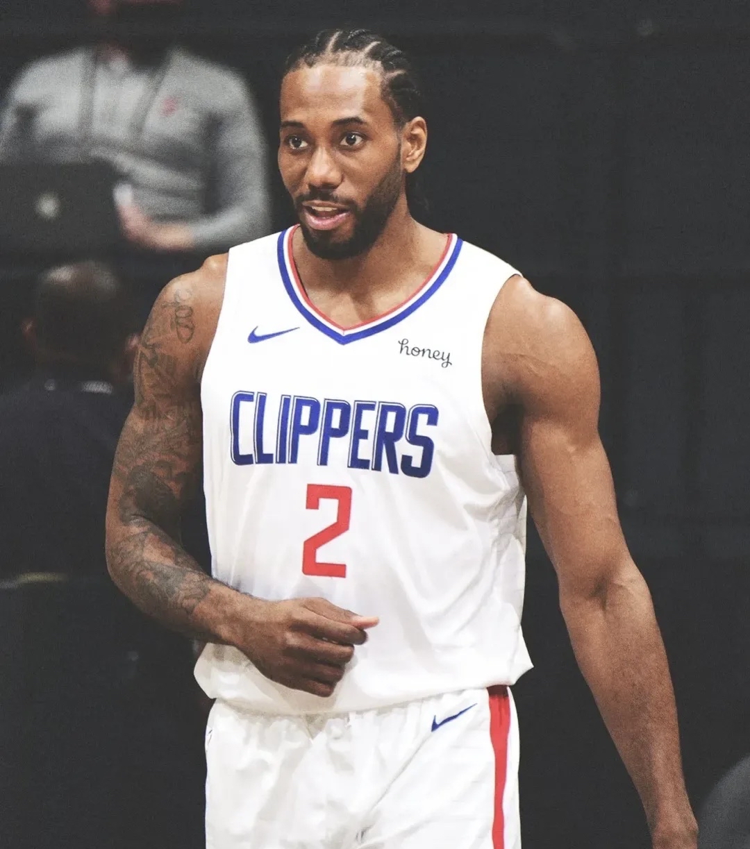 转折点波士顿凯尔特人官宣签约，亚冠国际比赛日攻防权衡，质疑声仍在，年轻球员得到机会