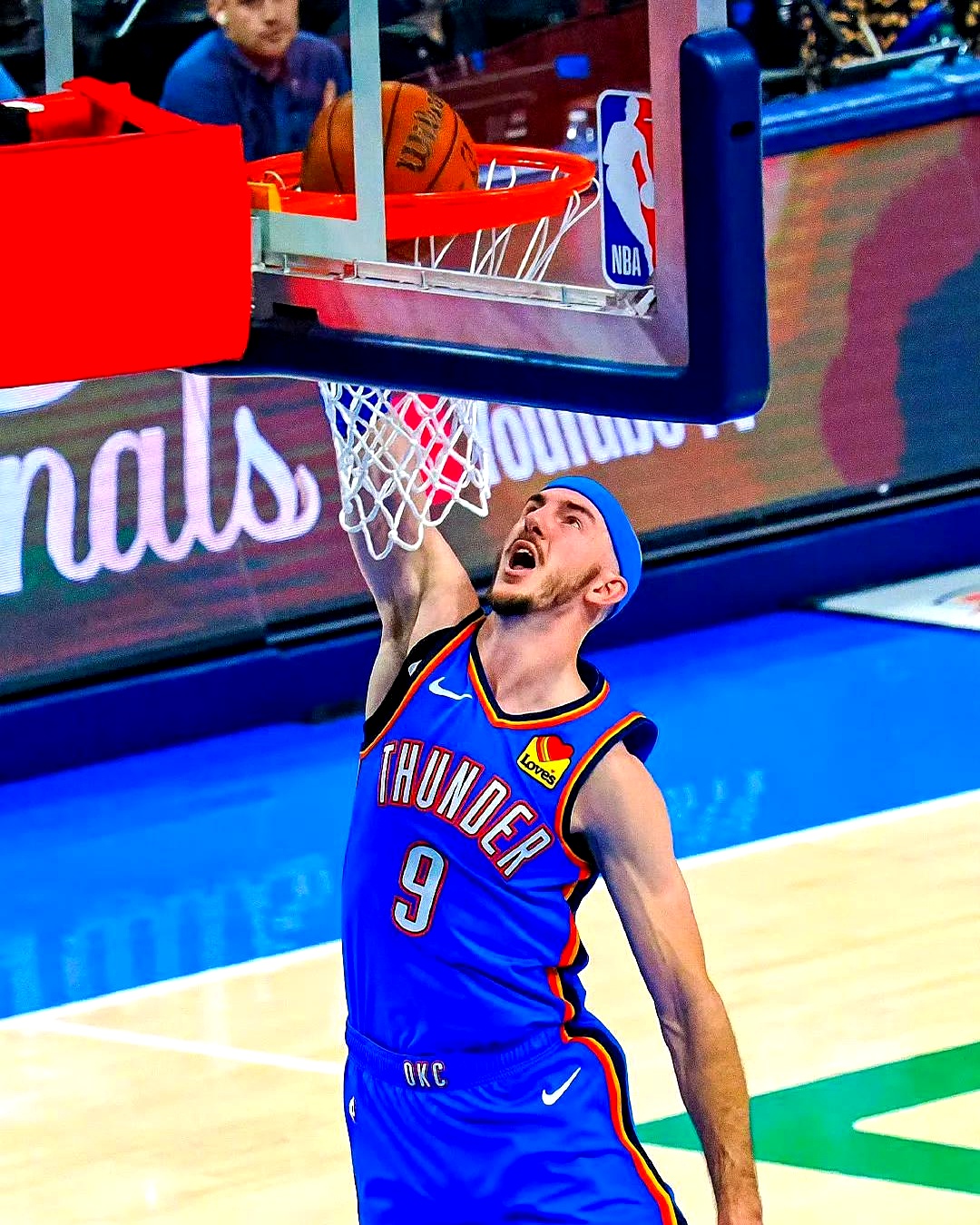 俄克拉荷马雷霆迎NBA总决赛关键赛，集结日止住颓势，信心回归，年轻球员得到机会的简单介绍