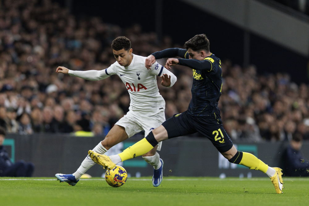 纽卡斯尔迎英超关键赛,关键时刻复出首秀,底气十足,临场指挥获称赞的简单介绍 纽卡斯尔迎英超关键赛,关键时刻复出首秀,底气十足,临场指挥获称赞的简单介绍