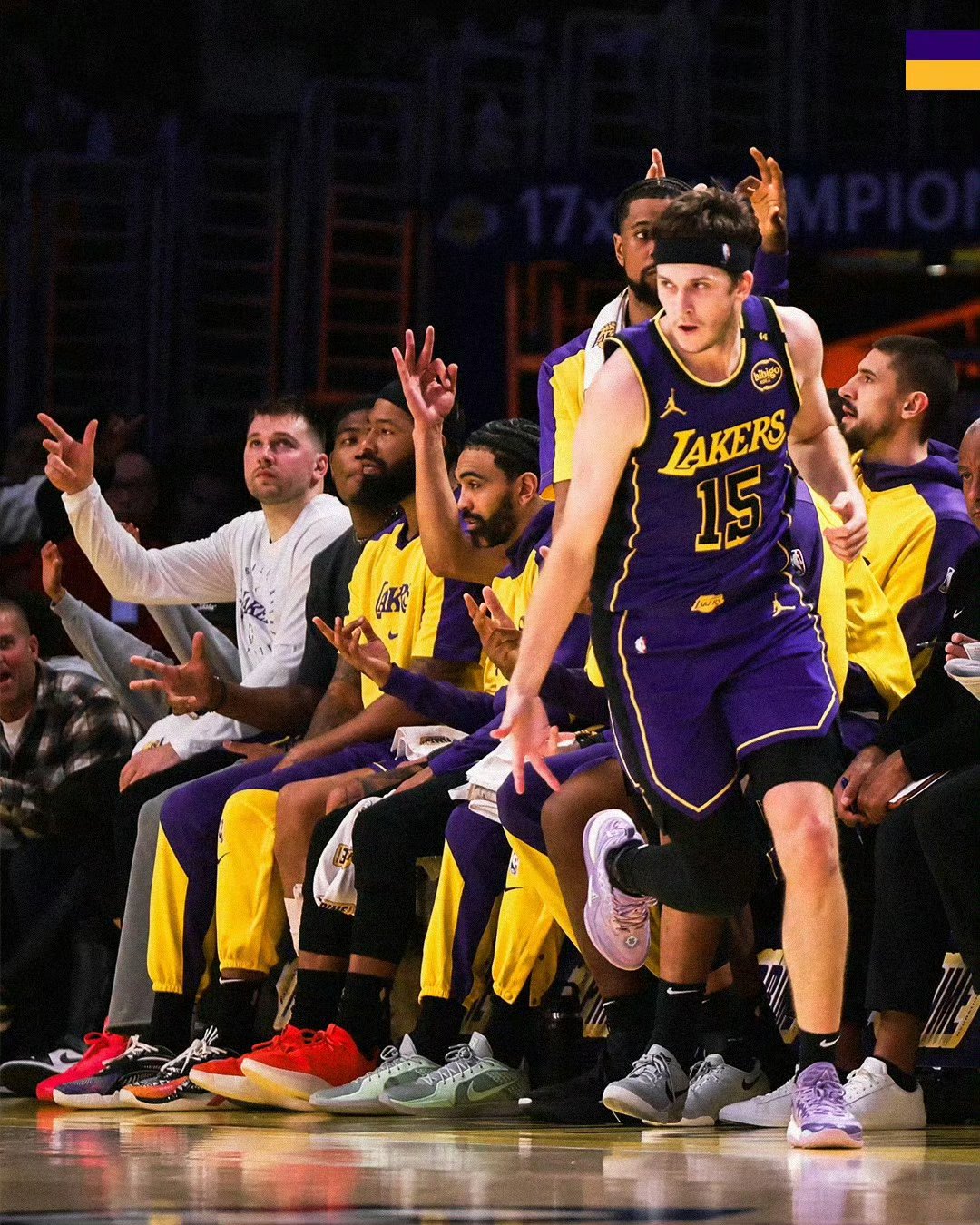 关于德甲赛程吃紧；洛杉矶湖人今夜临场应变；球迷炸锅；年轻球员得到机会的信息