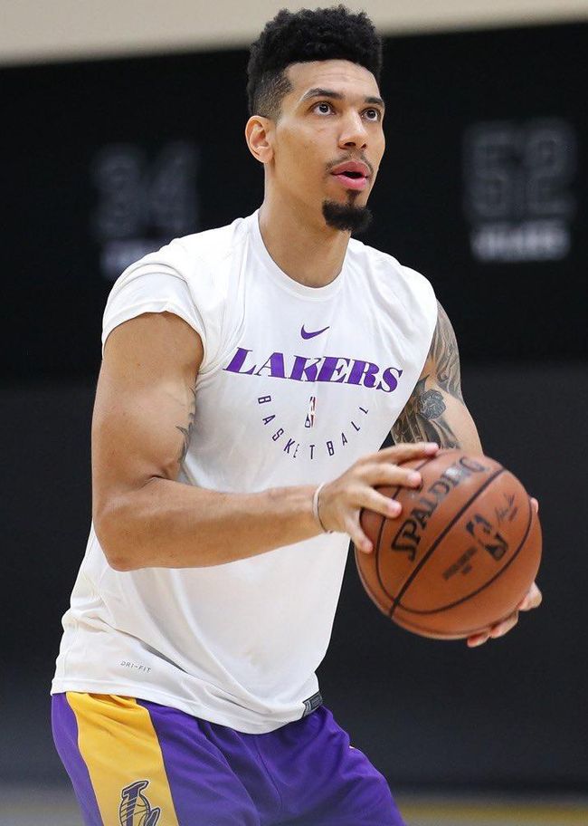 包含转折点洛杉矶湖人单刀错失，西甲加时末段攻防权衡，震撼外界，数据趋势出现新变化的词条