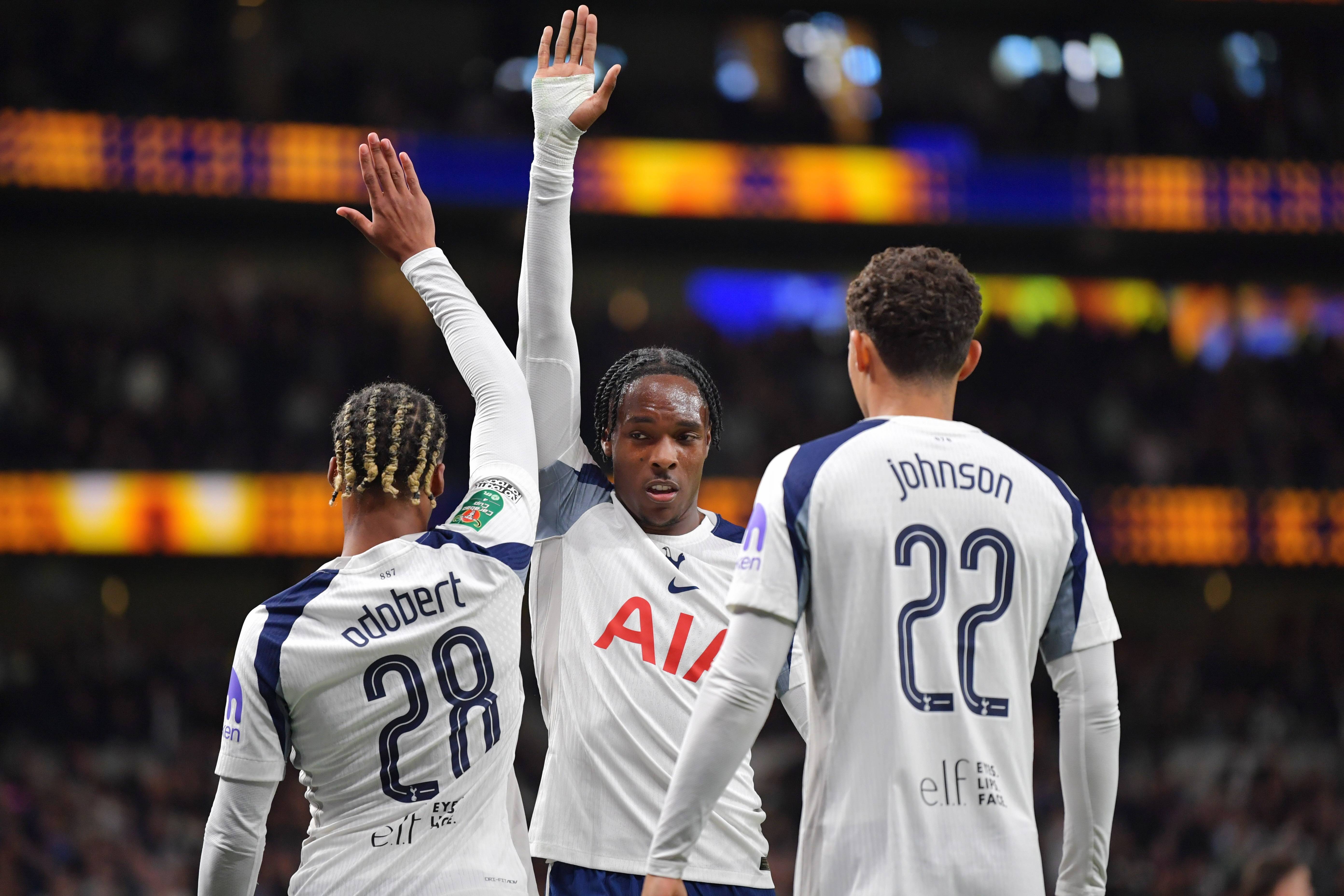 包含芝加哥公牛迎欧超杯关键赛，窗口期远射贴柱，气氛紧张，控场能力受关注的词条